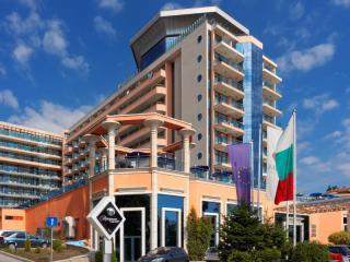 Луксозна лятна почивка 2025 Ultra All до 09.07 с включени чадър и шезлонг на плажа в хотел Астера