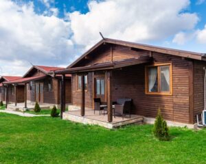 Нощувка за двама, трима  или наем на самостоятелна къща с капацитет 5 човека в къщи за гости Брик, Сапарева баня