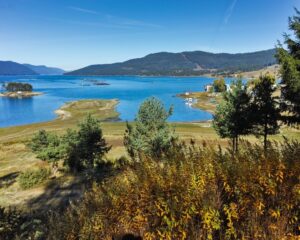 Екскурзия до Бачковски манастир, Широка Лъка, Пампорово! Автобусен транспорт + 1 нощувка на човек със закуска и вечеря и транспорт до Дяволското гърло и Ягодинска пещера!