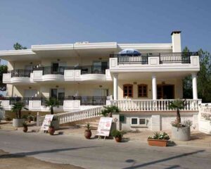 5 дни със закуска за двама през септември в Sirines Hotel