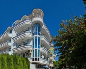 Нощувка за двама в семеен хотел Парос 2, Поморие