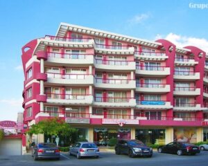 На 200м. от плажа в Несебър! Нощувка за двама, трима или четирима в Комплекс Кабана Бийч Клуб