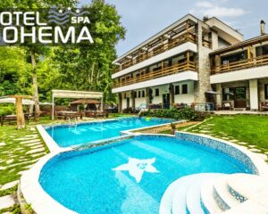 Нощувка на човек със закуска и вечеря + 3 денонощни външни минерални басейна и релакс зона от хотел Бохема***, Огняново