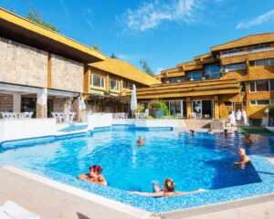 Минерални басейни и релакс зона в балнеологичен център Камена, Велинград! Нощувка на човек със закуска