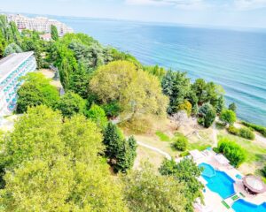 Море 2025 на първа линия в Златни Пясъци. Нощувка на човек със закуска и вечеря + напитки в хотел Журналист