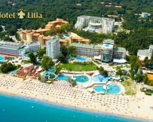 През май и юни на ПЪРВА ЛИНИЯ в Златни пясъци! Нощувка на човек със закуска и възможност за вечеря или на база Ainclusive + басейн в хотел Лилия****