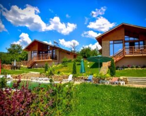 Наем на напълно оборудвана къща с капацитет 8 човека от къщи за гости Аргирови, яз. Дондуково