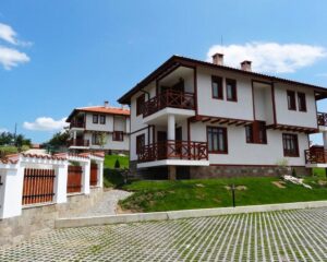 Нощувка на човек със закуска и вечеря от Къщи за гости Иванини къщи, Трявна