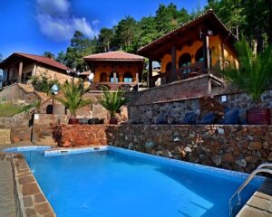 Нощувка за двама със закуска + джакузи, сауна и парна баня в Сафари вилидж Велинград