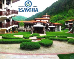 Нощувка на човек в апартамент в хотелска част със закуска и вечеря + външни термални топила и вътрешен басейн + СПА и Терма зона от хотел Исмена****, Девин