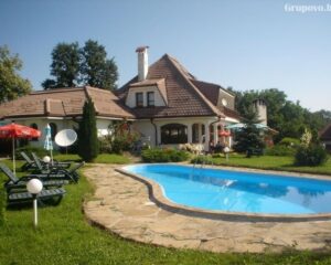 Нощувка за двама в самостоятелна къщичка + барбекю в комплекс Роден Край, с. Влайчовци в Габровския балкан.