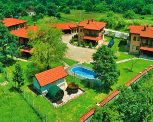 Две нощувки до 11 човека от Комплекс Тянкови Къщи, Вършец