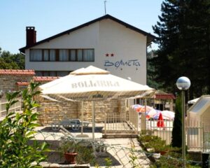 Нощувка за ДВАМА със закуска, обяд и вечеря + 2 физиотерапевтични процедури+ 1 хидропроцедура и басейн в Почивна станция Велиста, с. Вонеща вода