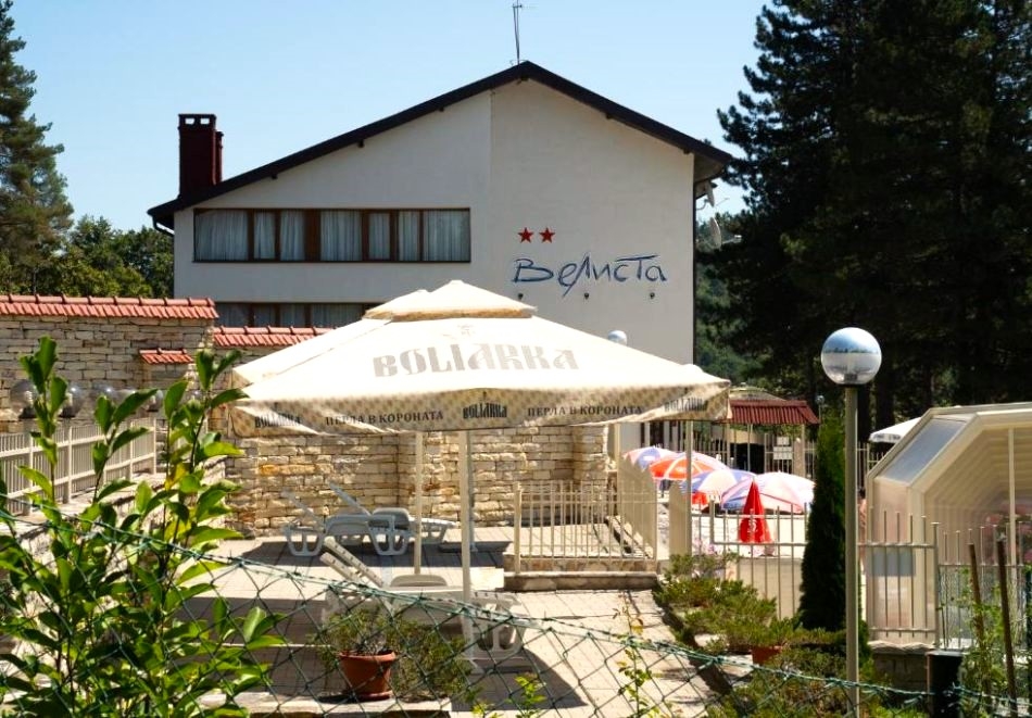 Нощувка за ДВАМА със закуска, обяд и вечеря + 2 физиотерапевтични процедури+ 1 хидропроцедура и басейн в Почивна станция Велиста, с. Вонеща вода