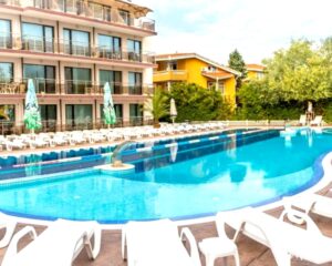 Лято 2025г в Созопол! Нощувка със закуска за двама или трима + басейн в Созополи Стайл Клуб