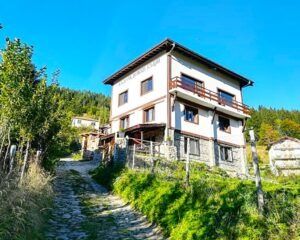 Нощувка за двама или наем на цяла вила от Възрожденски къщи, с. Манастир, до Пловдив