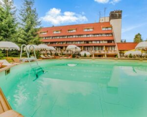 Нощувка  на човек със закуска + външен отопляем басейн в хотел Мура, Боровец. Дете до 12г. - БЕЗПЛАТНО!