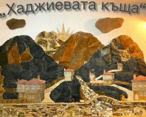 Почивка до Смолян! Нощувка в самостоятелна къща за 12 човека и ползване на механа и барбекю от Хаджиевата къща, село Лъка