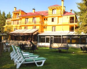 Почивка до Троян! Нощувка на човек със закуска + вътрешен басейн и джакузи от Семеен хотел Сима, местност Беклемето