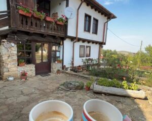 Почивка край Габрово! Нощувка до 13 човека и ползване на механа от Балканджийска къща, с. Живко