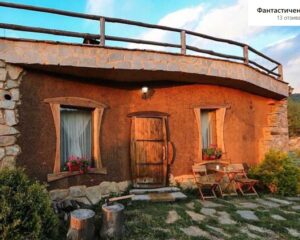 Почивка в Лещен! Нощувка за двама в самостоятелна къща + външен отопляем басейн от Еко къща Землянка