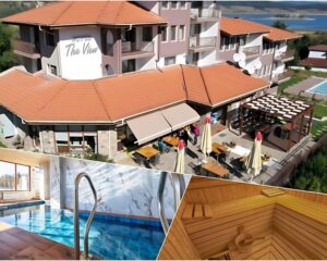 Нощувка на човек със закуска и вечеря или закуска, обяд и вечеря + басейн и релакс пакет в Семеен хотел Да Вю, Цигов чарк