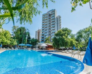 Ранни записвания за море 2025 в Несебър! Нощувка на човек на база All Inclusive + басейн в комплекс Арсенал