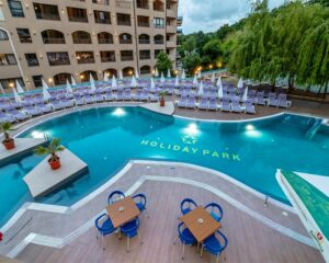 All Inclusive нощувка на човек + басейн и анимация от хотел Холидей Парк****, Златни пясъци. Дете до 12.99г. - БЕЗПЛАТНО!