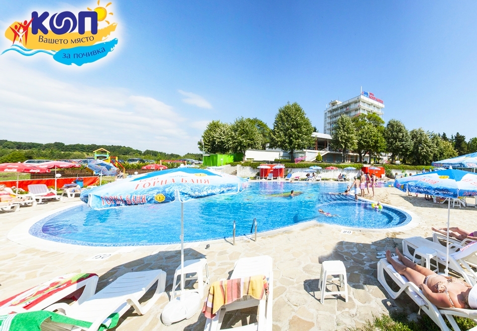 Ранни записвания за море 2025 на 100 метра от Южния плаж в Китен! Нощувка на човек със закуска и вечеря + басейн в хотел КООП Китен