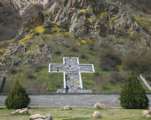 Уикенд екскурзия до Петрич, Мелник, Сандански, Рупите и Златолист! Автобусен транспорт от София + 1 нощувка на човек със закуска и посещение на Роженски манастир