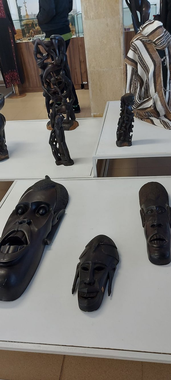 Екскурзия за карнавала на хумора и сатирата в Габрово с посещение на Етъра и Соколски манастир - Image 12