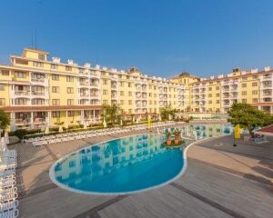 На първа линия на плаж Нестинарка, All Inclusive   чадър и шезлонг след 11.09 в Сунео Клуб Серенити Бей