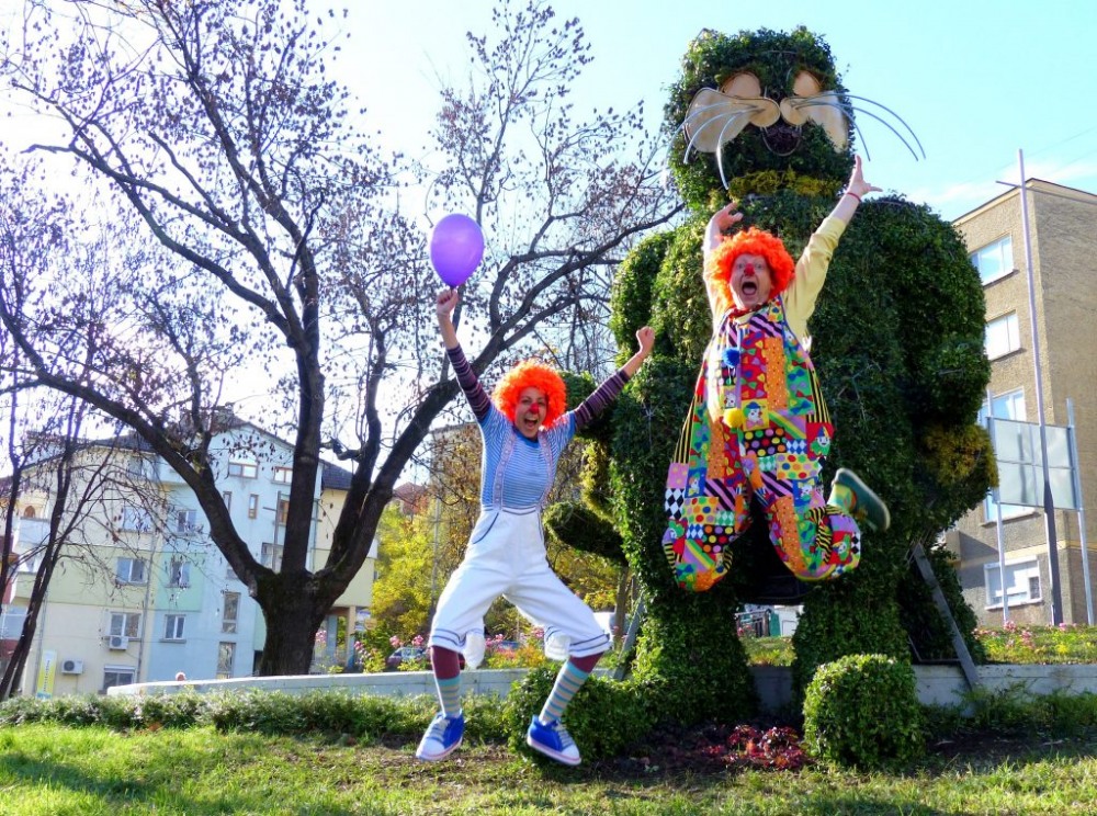 Екскурзия за карнавала на хумора и сатирата в Габрово с посещение на Етъра и Соколски манастир - Image 10