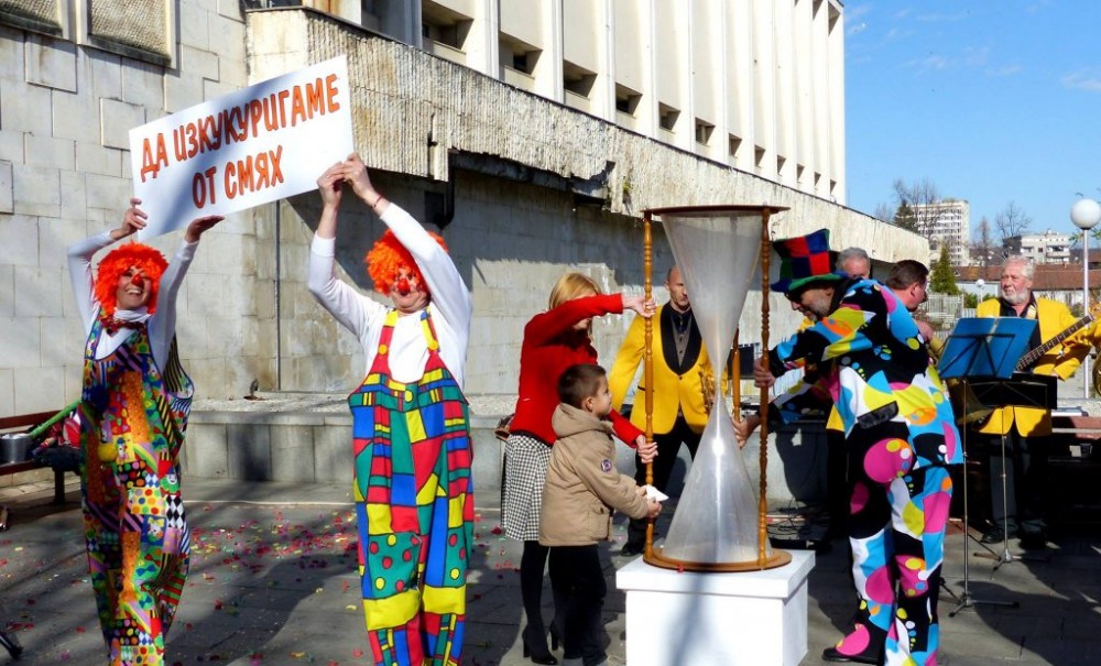 Екскурзия за карнавала на хумора и сатирата в Габрово с посещение на Етъра и Соколски манастир - Image 6