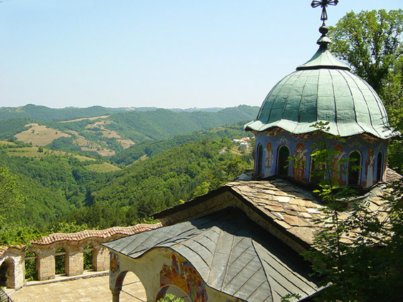 Екскурзия за карнавала на хумора и сатирата в Габрово с посещение на Етъра и Соколски манастир