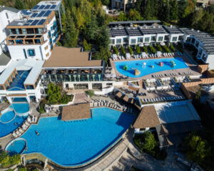 Делник в МЕДИТЕ СПА РЕЗОРТ И ВИЛИ, Сандански. 2 нощувки със закуски и вечери, минерален басейн и СПА