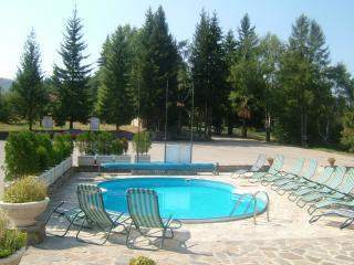 Наздравици без край в Новогодишната нощ, 3 дни с Празнична вечеря в хотел Виа Траяна, Беклемето - Image 2