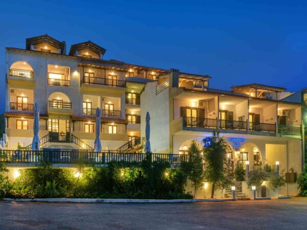 5 дни със закуски за двама през юни 2026 в Leandros Hotel Chalkidiki