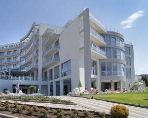 Лукс ваканция в Свети Влас първа линия, All Inclusive след 31.08 в хотел Лунна пътека