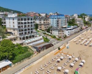 На първа линия в Нов хотел за 2026, Ultra All Inclusive с плаж до 03.07 в Хотел La Boheme, Обзор